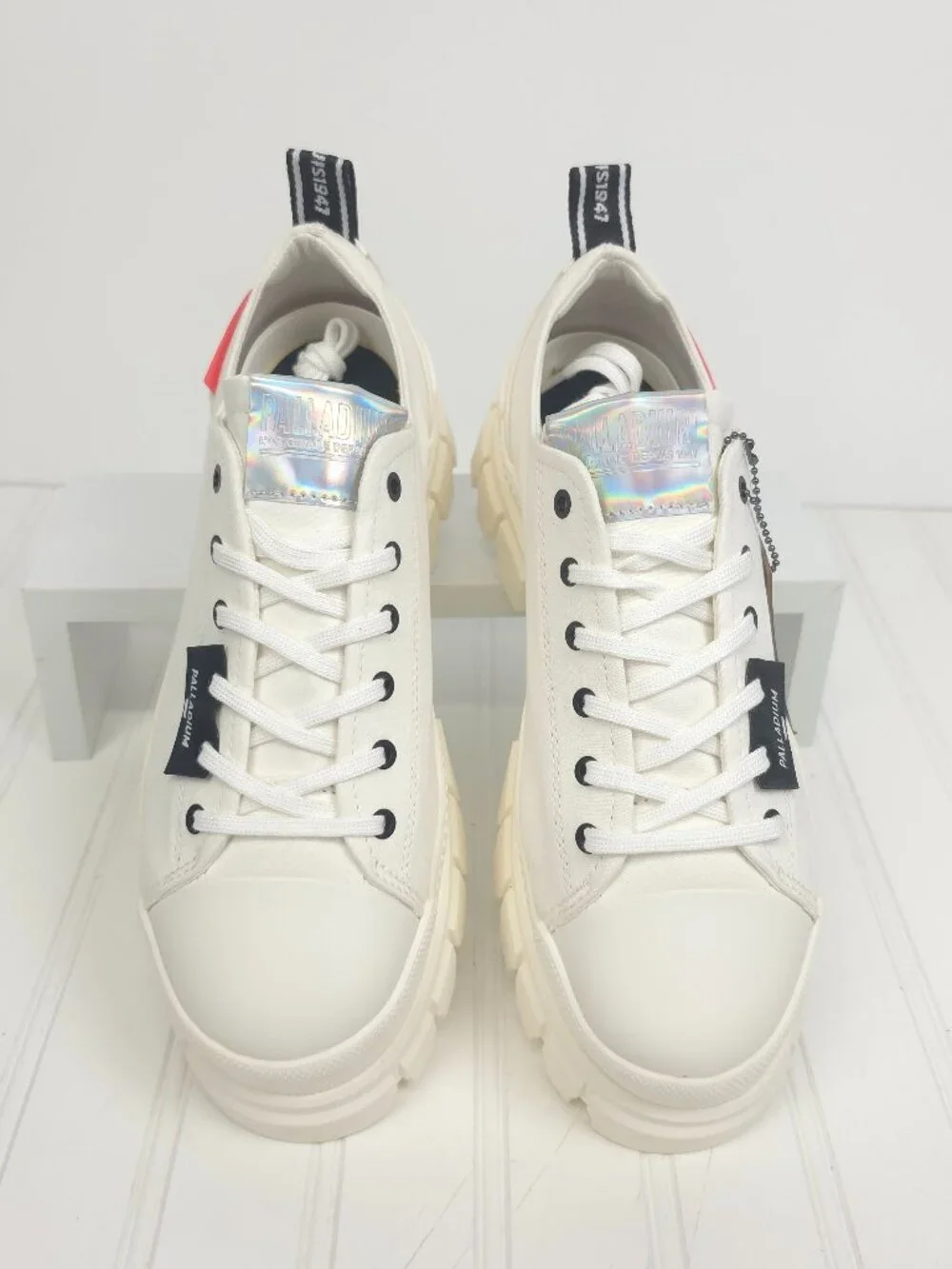 NIB Women's Palladium Revolt Lo TX Platform Laceup Sneakers Size 10
